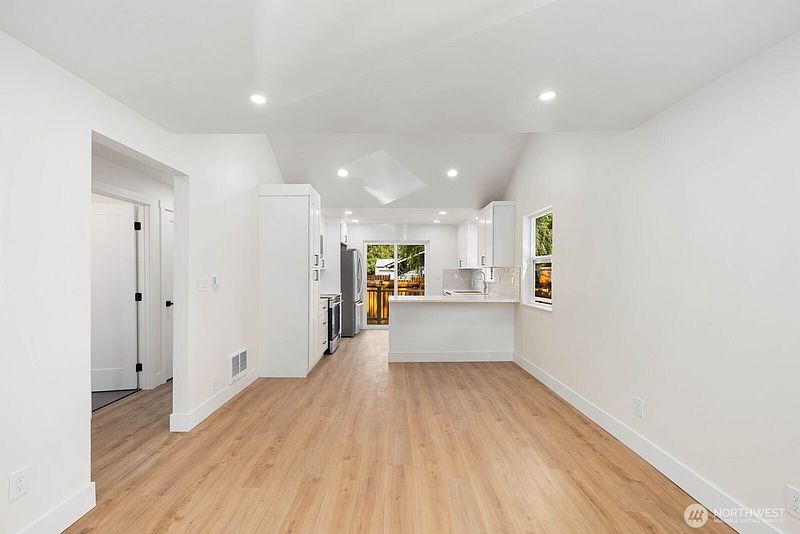 4th image of 1710 SW 106th Street