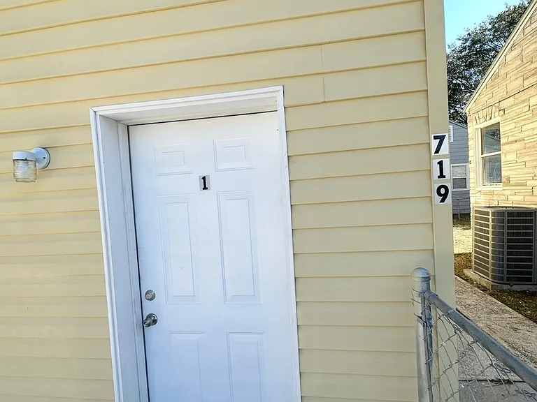 719 Fern St — Photo 1