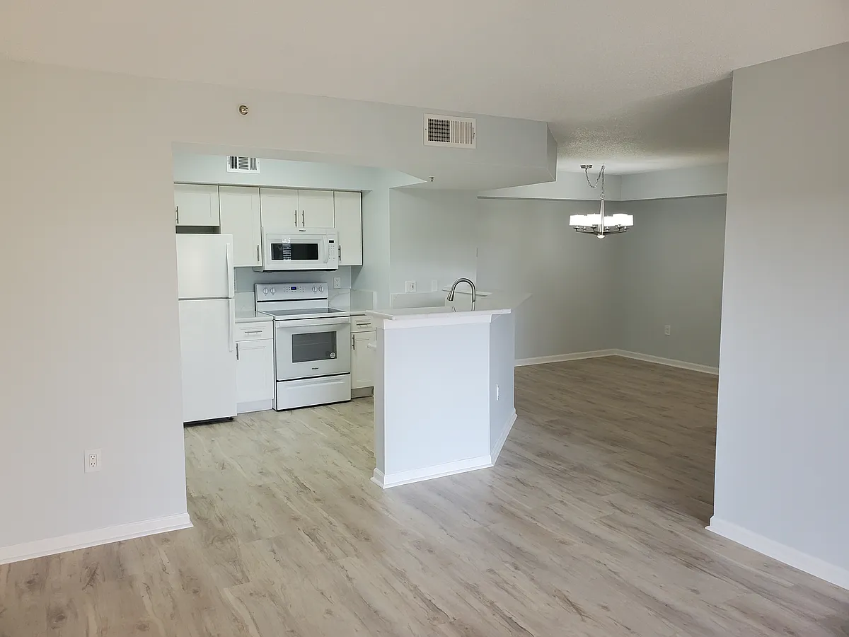 Building Photo - 3617 NW Adriatic Ln #7-301