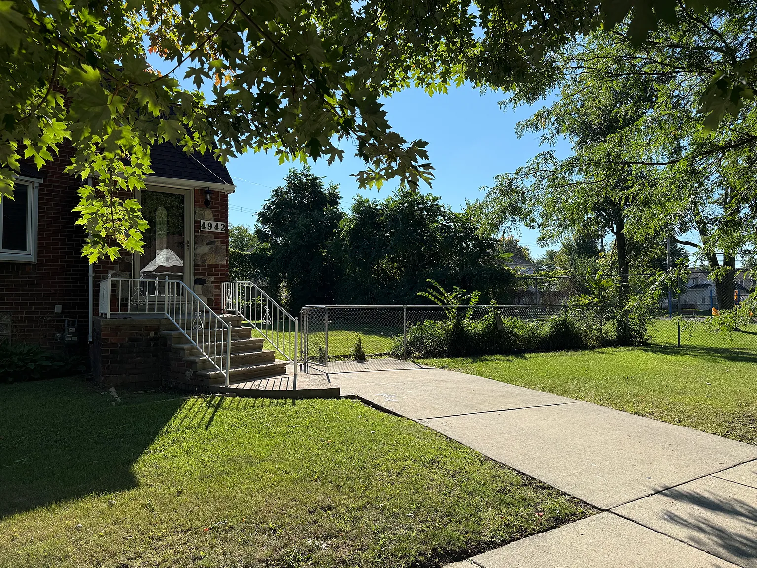 3 bed, 1700 sqft, $2,300 — Photo 2