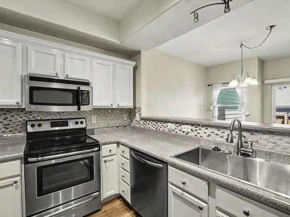 9647 W Chatfield Ave Unit B, Littleton, CO 80128