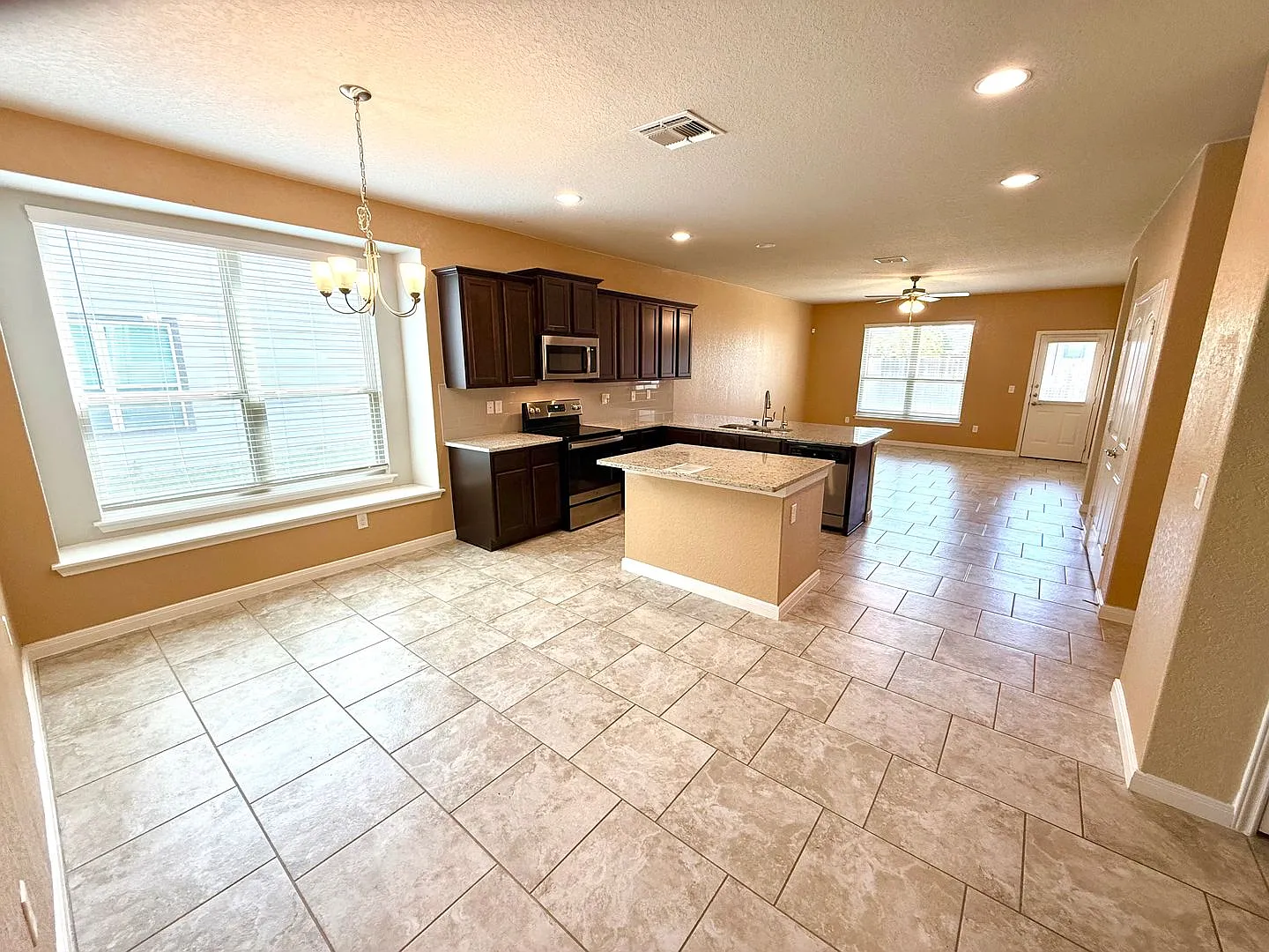*Move In Special* Spacious 4-Bedroom Single-Story Home With Modern Features & Open Living — Photo 4