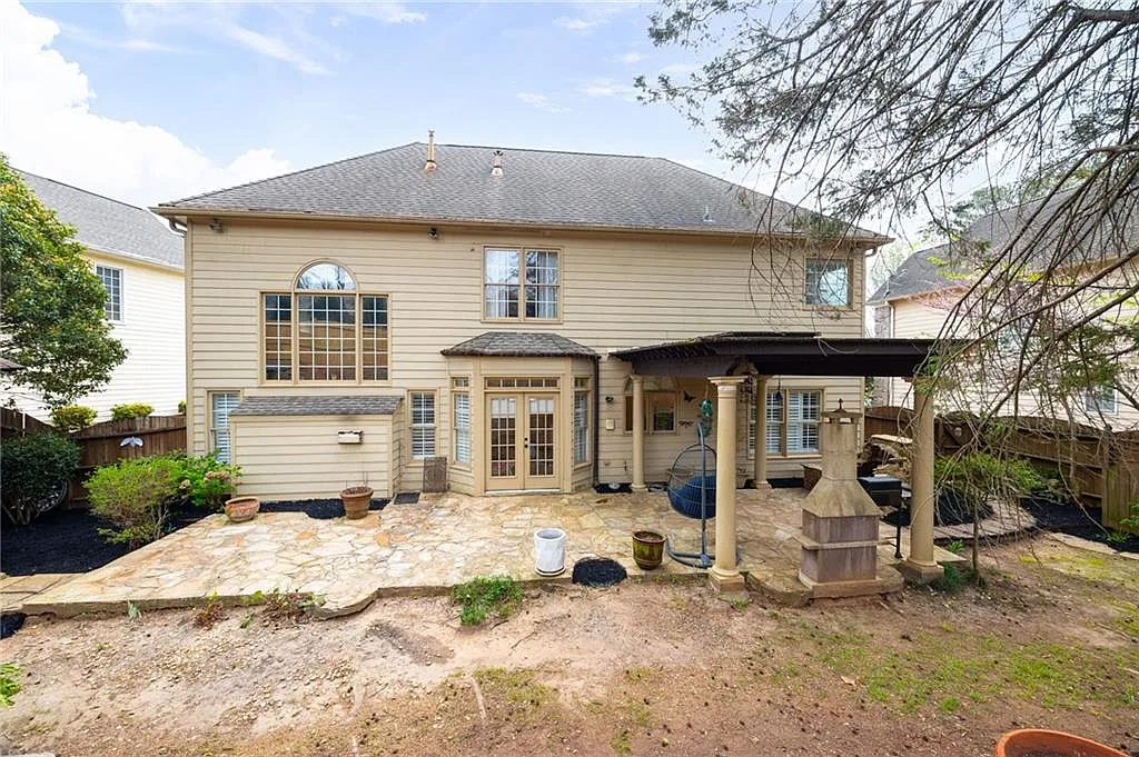 4 bed, 2.5 bath, 2649 sqft, $5,000 — Photo 3