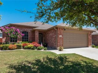 412 Emerald Creek Dr, Fort Worth, TX 76131