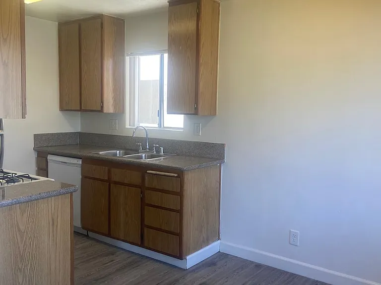 Sylvan Court — Photo 16