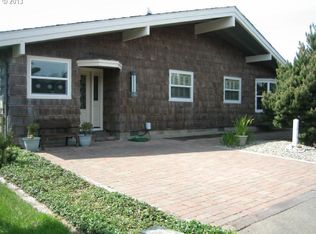 1010 Newport Ave, Bandon, OR 97411