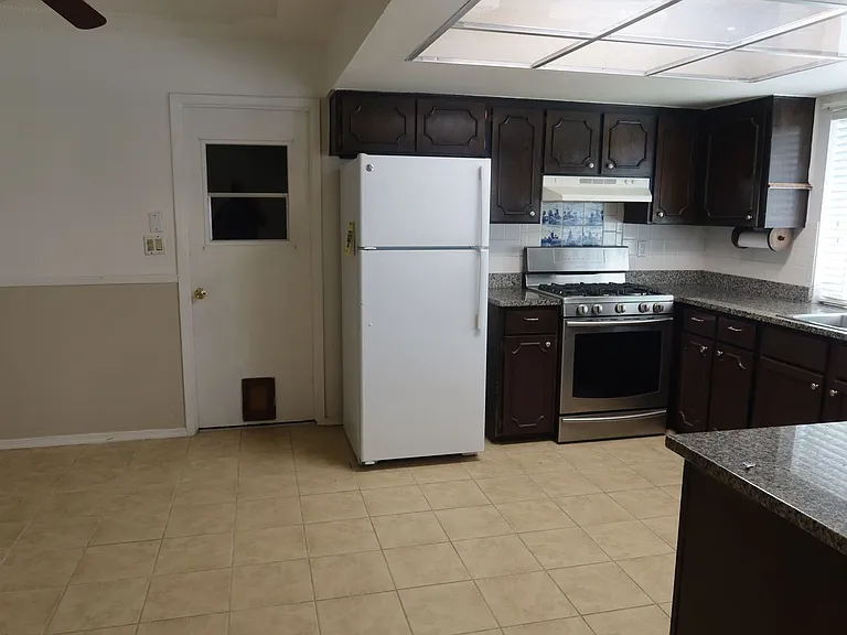 10345 Biscaine St — Photo 6