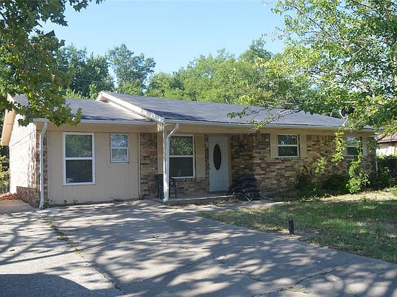 2nd image of 1013 McKinney Ave