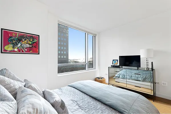 Sold by R New York | media 6