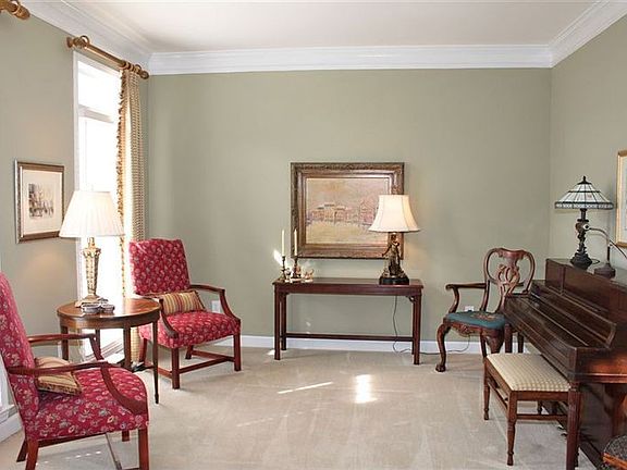 3rd image of 2047 Kinsmon Dr