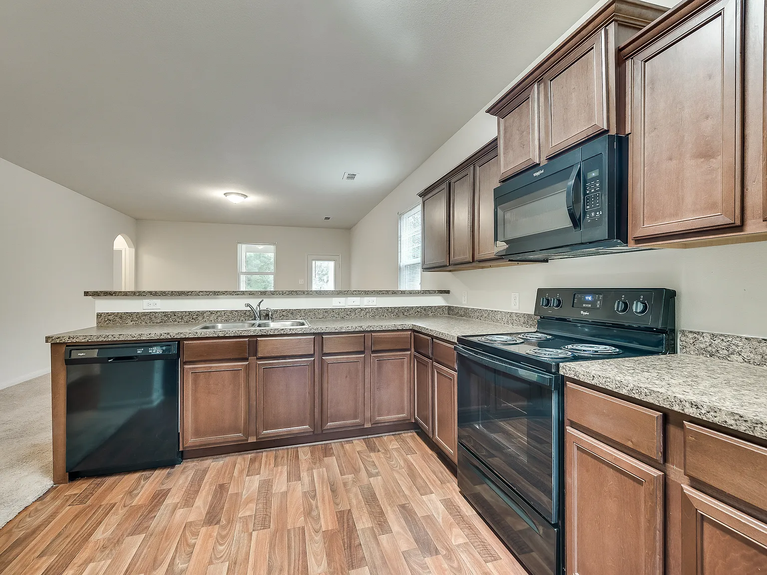 3 bed, 1561 sqft, $1,825 — Photo 2