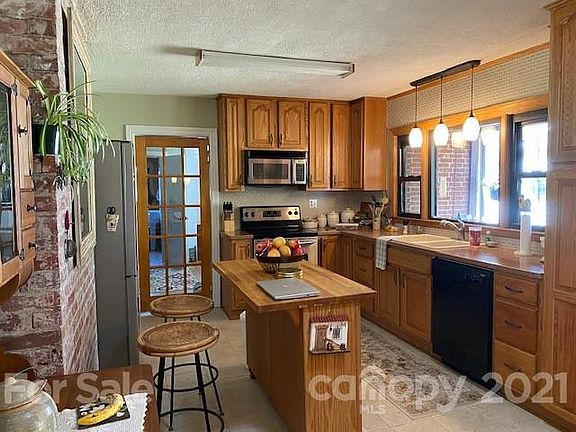 5th image of 301 Walnut Ave