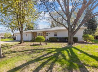 32 Thistle Down Ct, Appleton, WI 54915