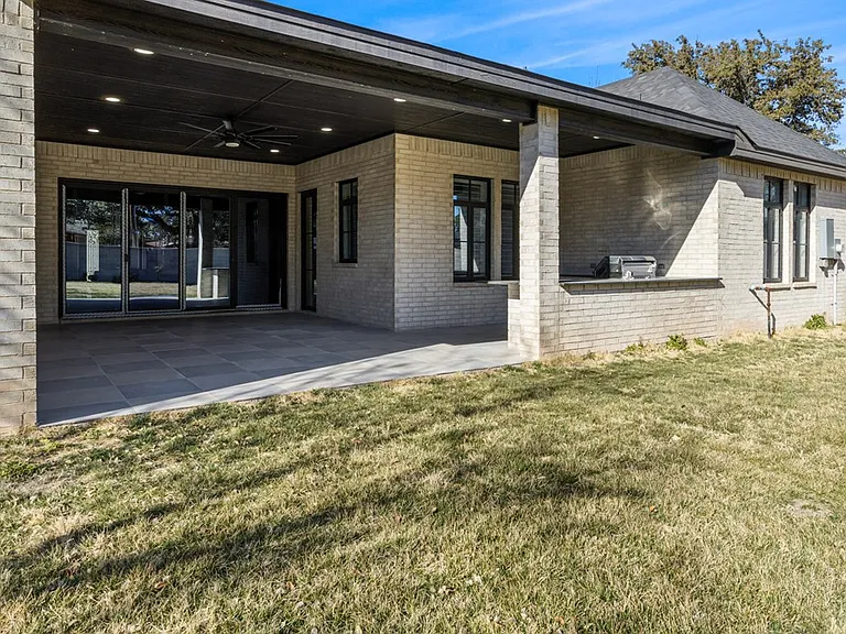 2011 Community Ln — Photo 11