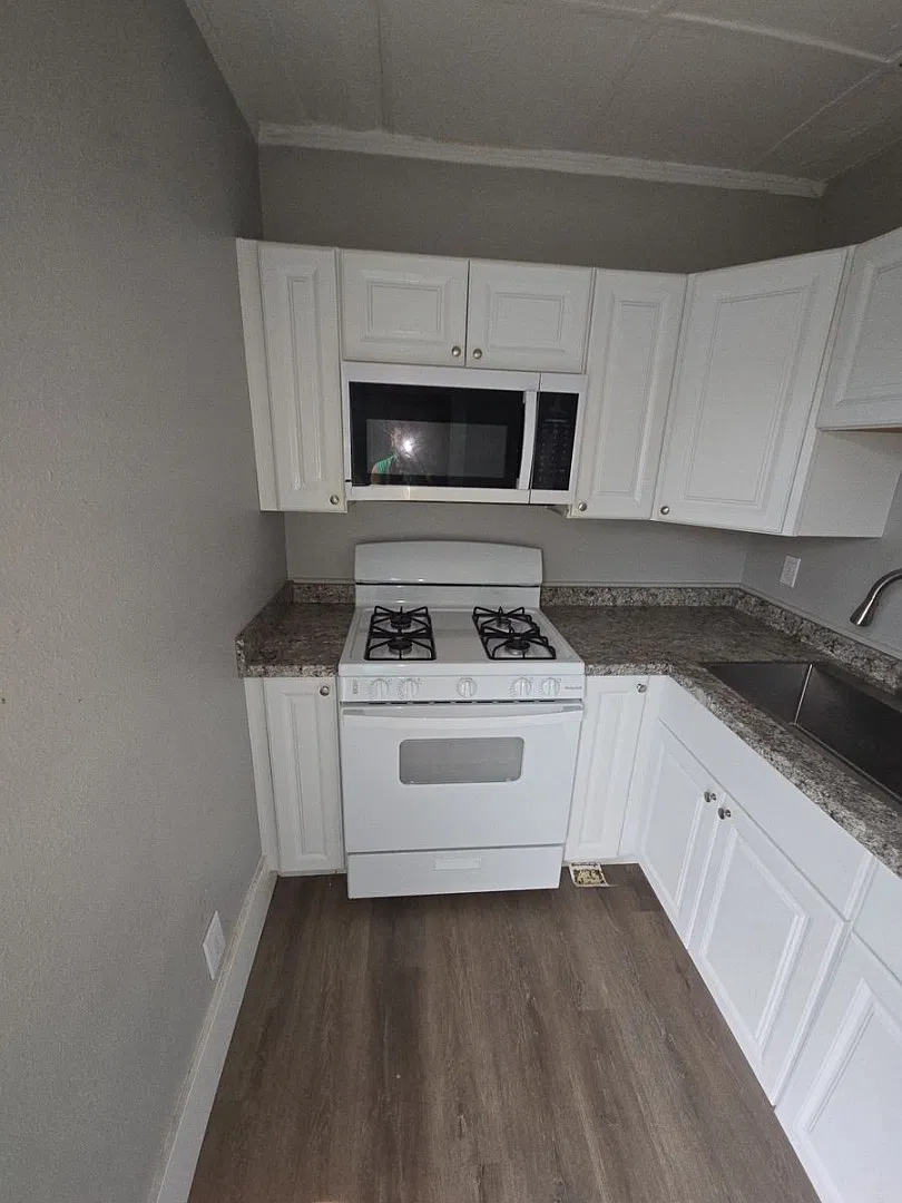 116 E Section St - APT 201 — Photo 3