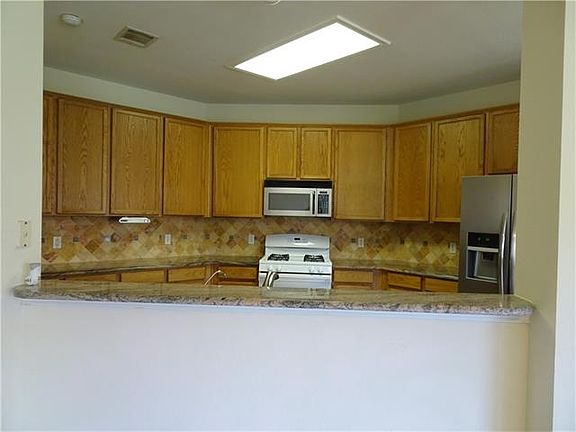 5th image of 2708 Glenwood Trl