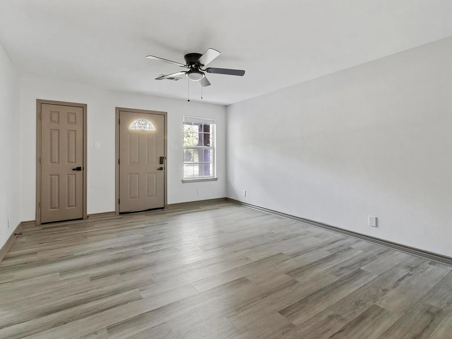 3 bed, 1296 sqft, $1,495 — Photo 2
