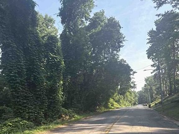 Exterior Neighborhood (street photo)