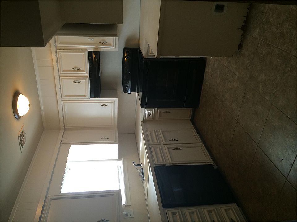 2nd image of 718 W Vandever Blvd S