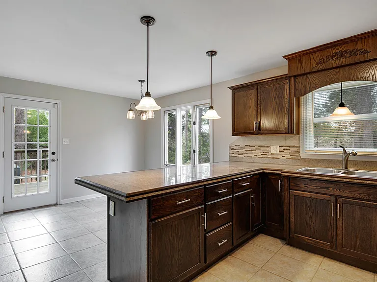 7558 Jennings Ln — Photo 12