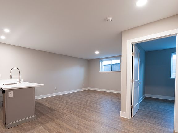 5th image of 204 E Chester Pike #105