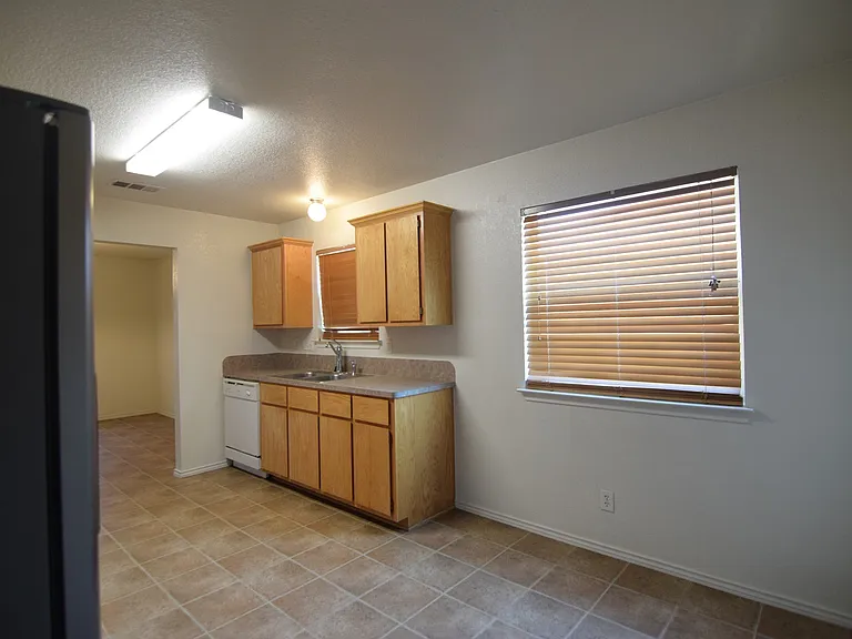 3401 Lorena Dr — Photo 5