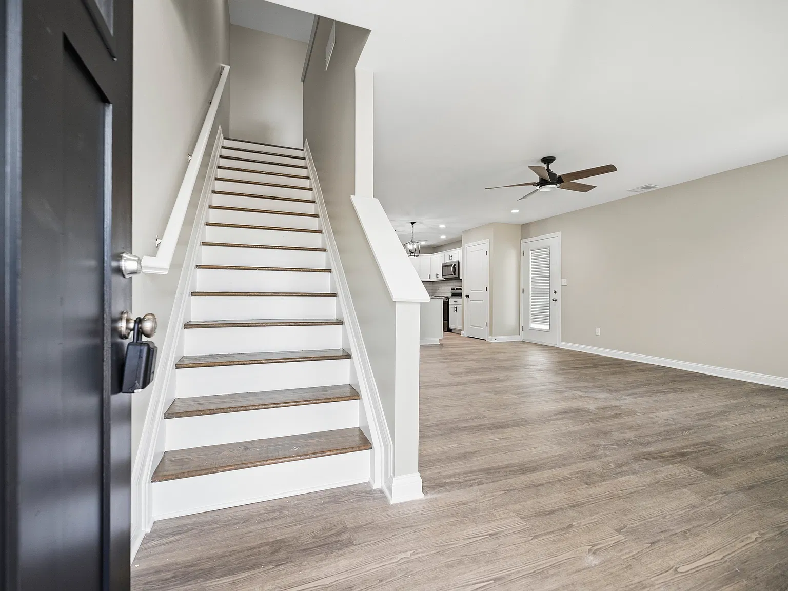 3 bed, 1600 sqft, $2,095 — Photo 3
