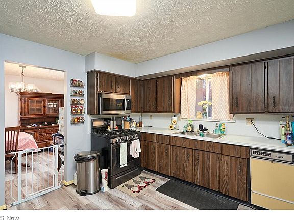 5th image of 468 Iroquois Ave