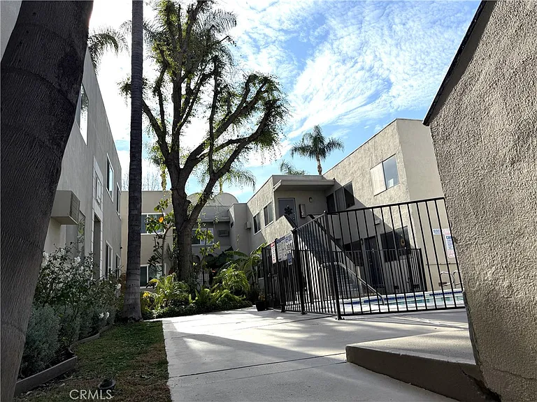 18657 Collins St #4 — Photo 16