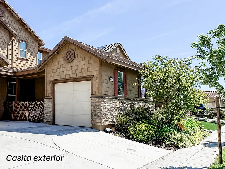 681 W Crocker Ln — Photo 4