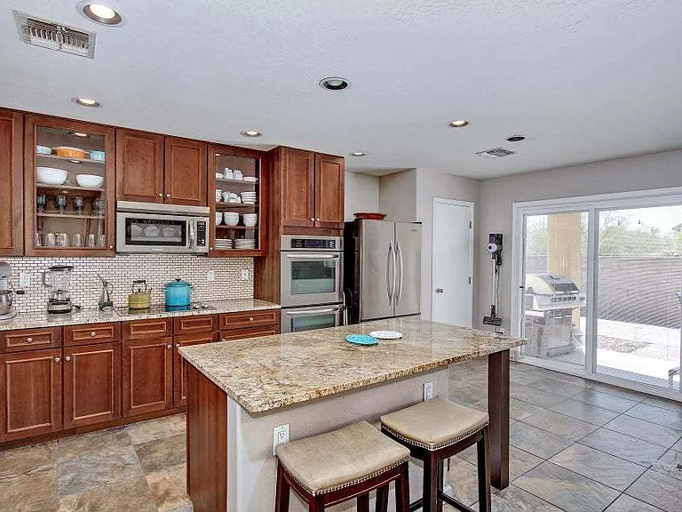 40301 W Peggy Ct — Photo 3