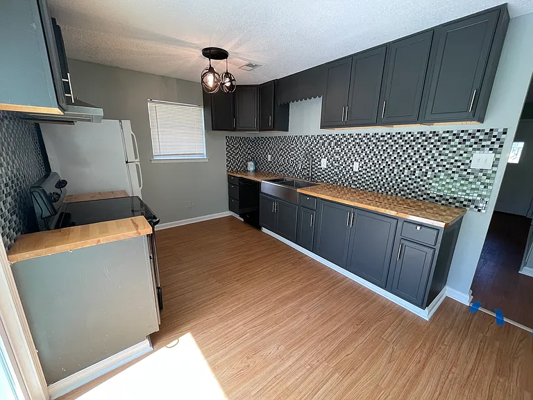 7500 Newcombe Dr — Photo 8