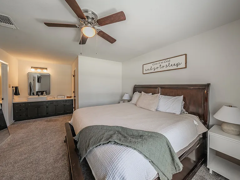 302 W Hale Ave — Photo 6