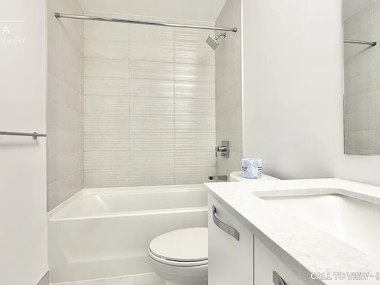 75 James St S #2815 — Photo 6