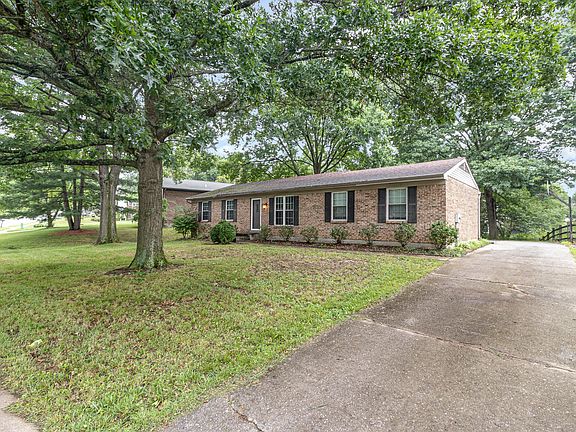 2nd image of 876 Wesley Dr