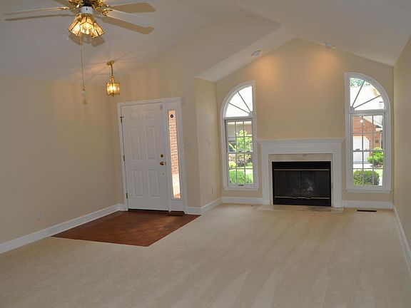 3rd image of 8001 Thistle Ln