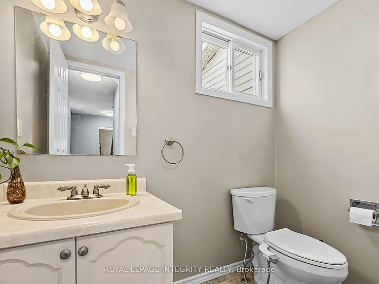 1090 Chablis Park — Photo 11