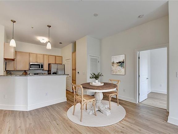 2nd image of 799 Hammond Dr Unit 123