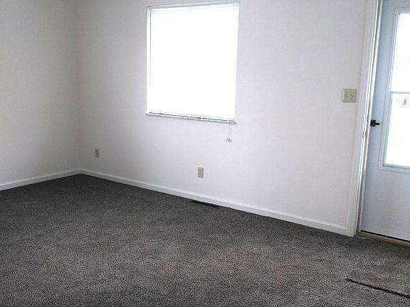 5th image of 407 Florence St APT 1