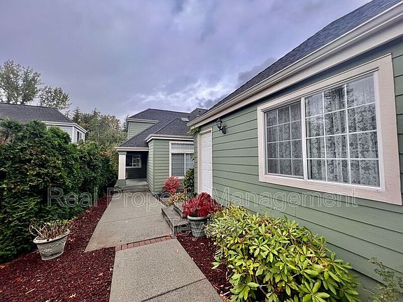 2nd image of 3313 Sussex Dr