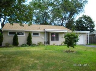 382 N Country Club Dr, Warwick, RI 02888