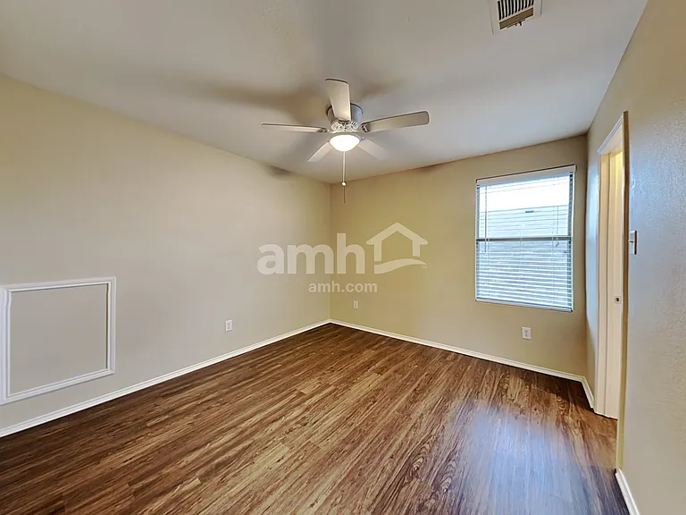 1100 Oakbrook St — Photo 17