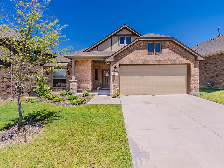 227 Hawthorn Dr — Photo 12