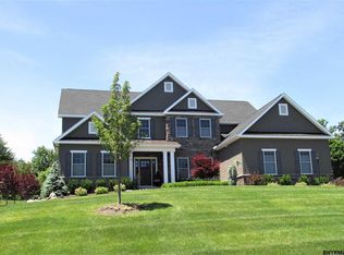 10 Chatham Cir, Loudonville, NY 12211