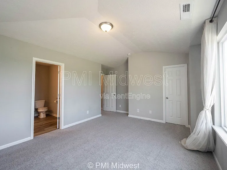2952 W New York St — Photo 36