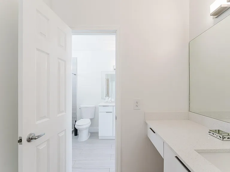 665 Jeffery St — Photo 33