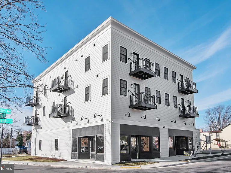 123 S Washington St #202 — Photo 1