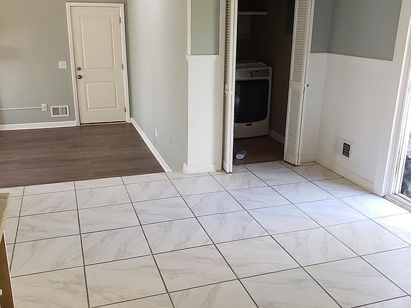 3rd image of 414 Sharon Dr