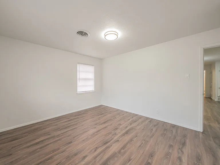 Glenhaven Dr — Photo 21
