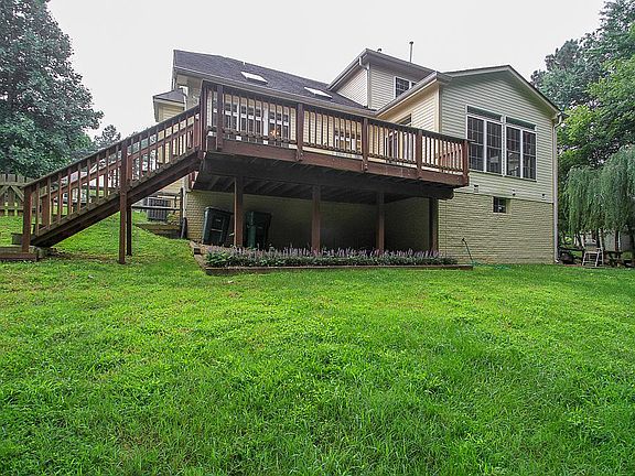 3rd image of 42 Monument Dr